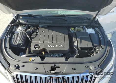 2015 Buick Lacrosse z USA, uszkodzony, nr VIN 1G4GC5G36FF210414